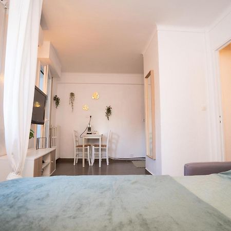 Location Studio Avec Loggia Lägenhet Antibes Exteriör bild