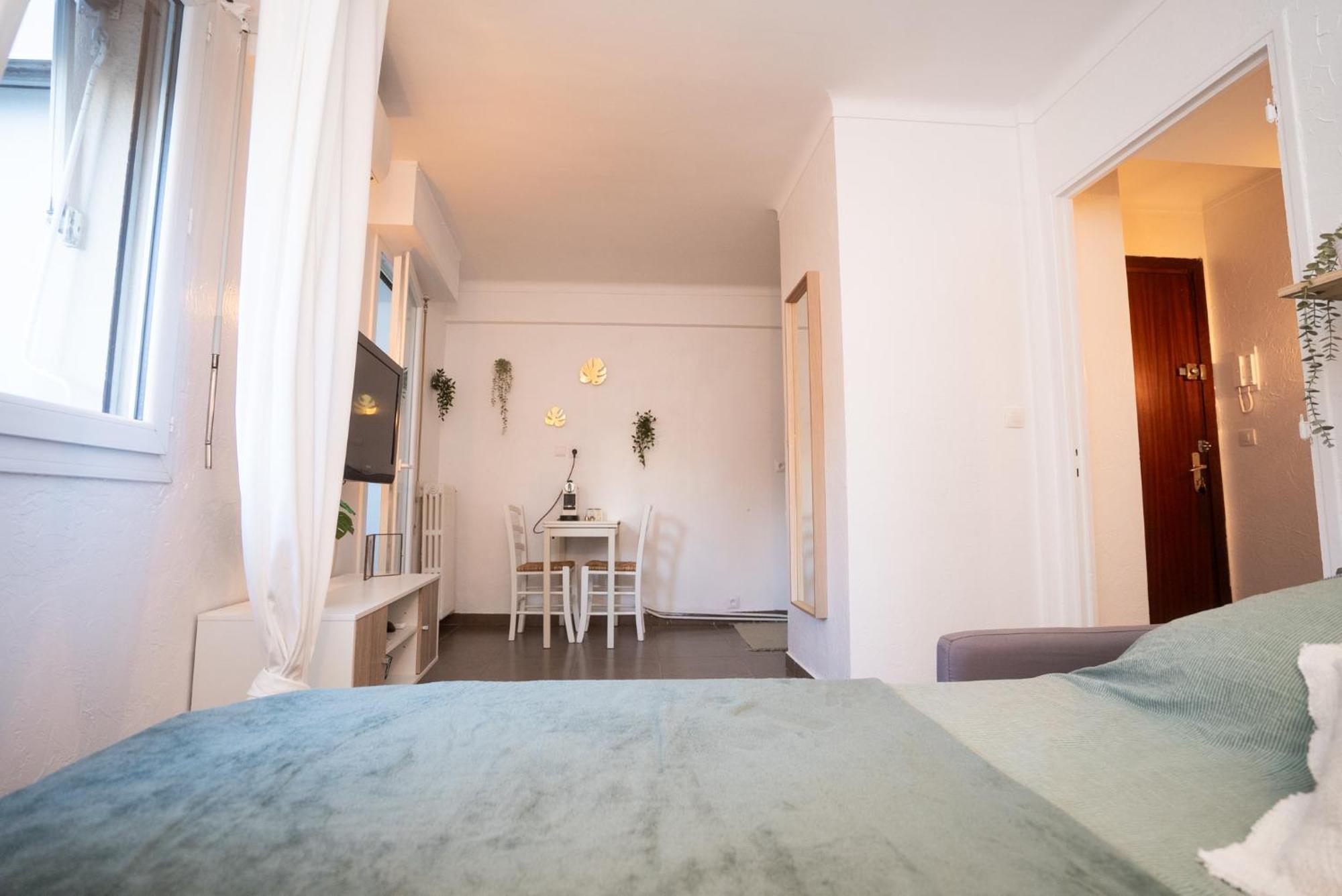 Location Studio Avec Loggia Lägenhet Antibes Exteriör bild